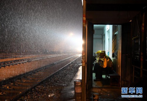 （镜观中国·新华社国内新闻照片一周精选）（2）54年的铁路青春接力