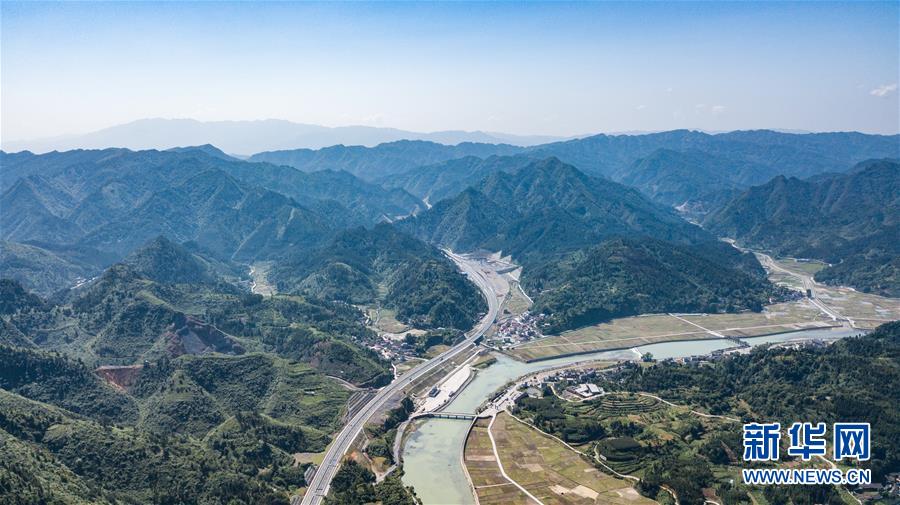 （经济）（1）铜仁至怀化高速公路（贵州段）建成