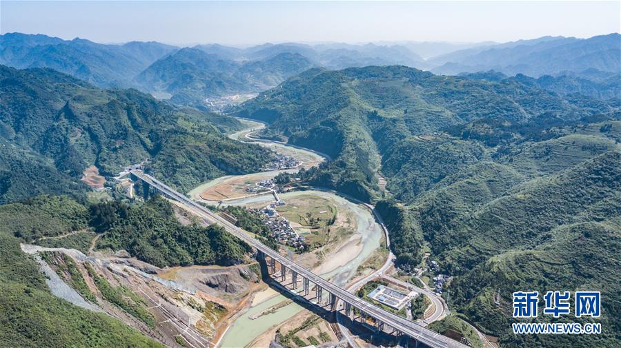 （经济）（2）铜仁至怀化高速公路（贵州段）建成