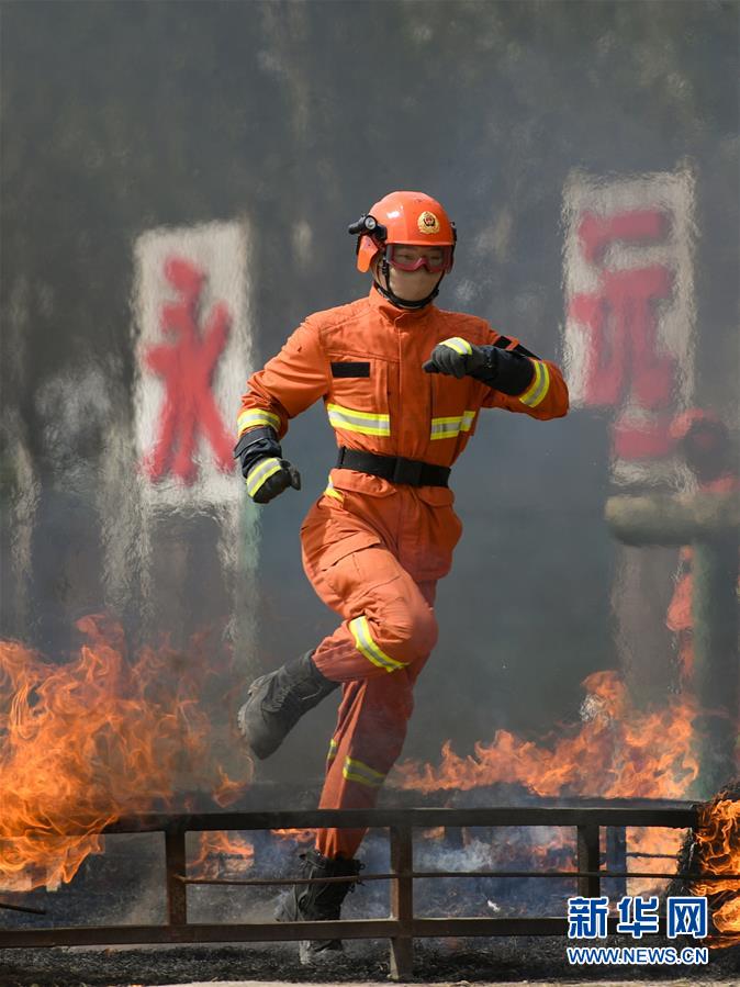 （社会）（2）内蒙古森林消防：夏季训练忙