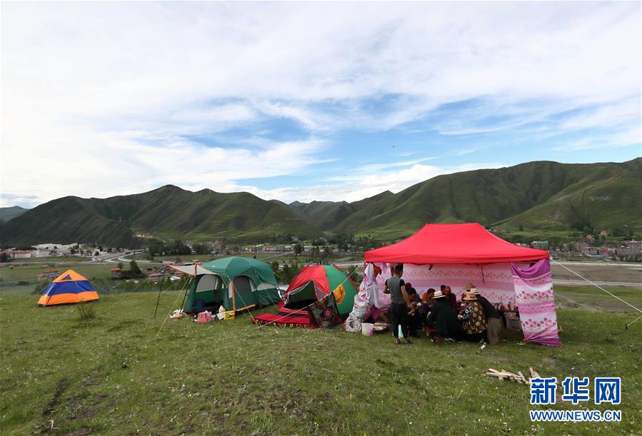 （社会）（12）川藏公路沿线群众走上致富路