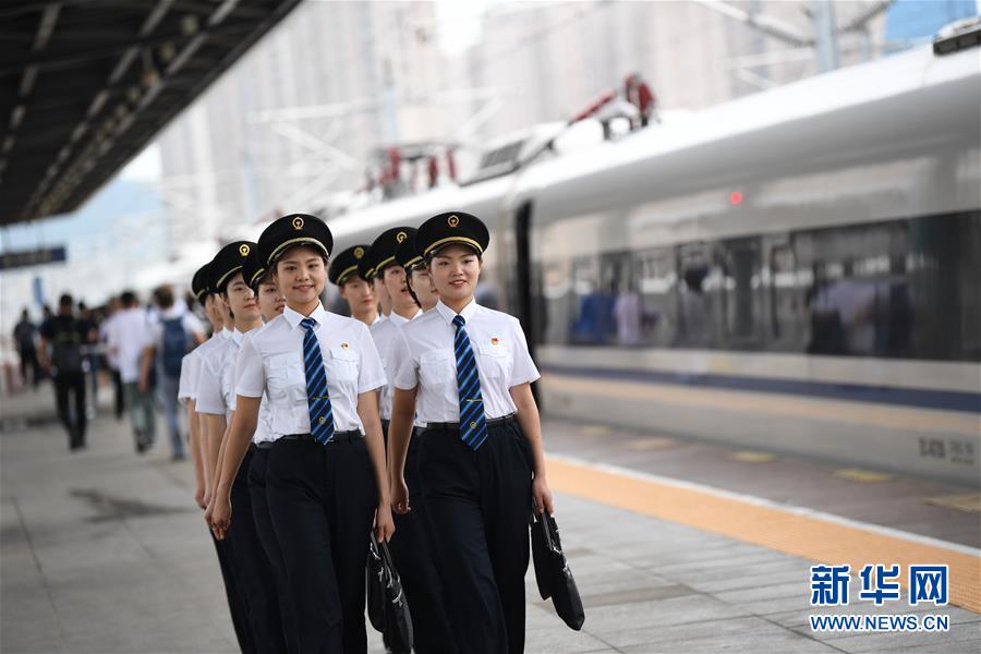 （社会）（12）国内铁路将迎来首批女动车组司机
