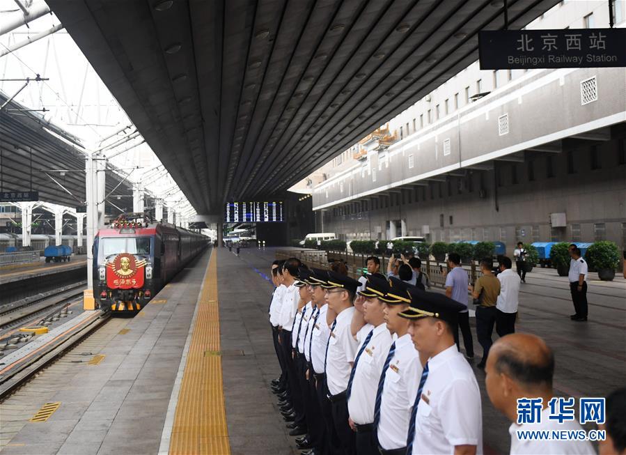 （社会）（2）“毛泽东号”机车迎来安全走行1100万公里