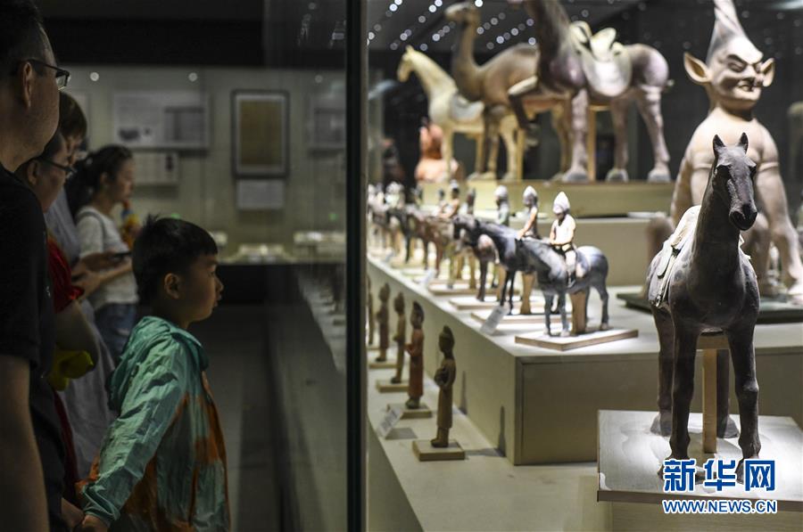 （社会）（3）新疆博物馆迎来旅游高峰期
