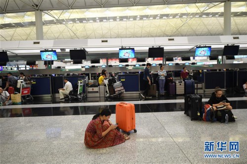 （图文互动）（2）受非法集会影响 香港国际机场再度严重受阻