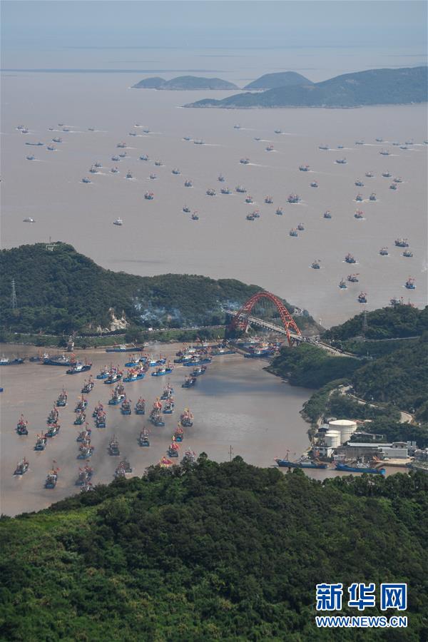 （社会）（3）东海伏季休渔结束 浙江象山千艘渔船整装出海