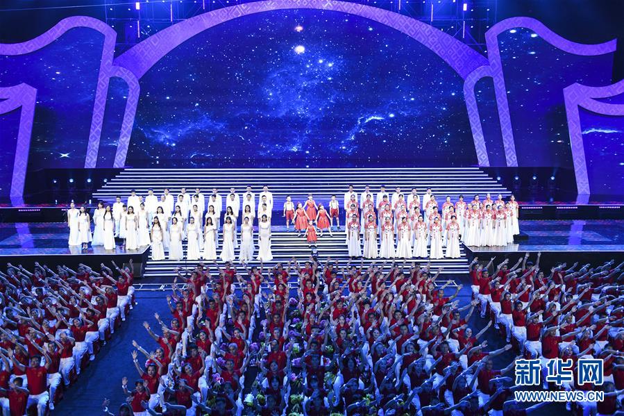 （文化）（1）第21届南宁国际民歌艺术节晚会上演