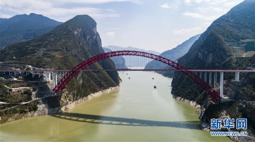 #（经济）（1）湖北秭归长江大桥建成通车