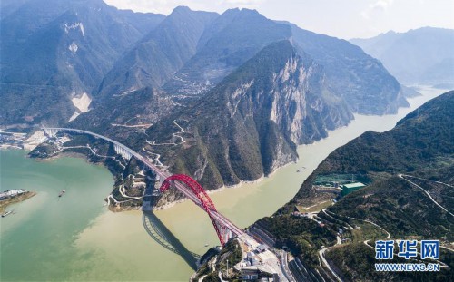 #（经济）（2）湖北秭归长江大桥建成通车