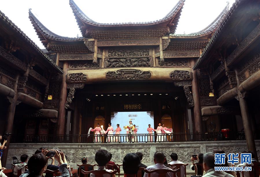（文化）（3）上海：300年历史古戏楼开幕运营