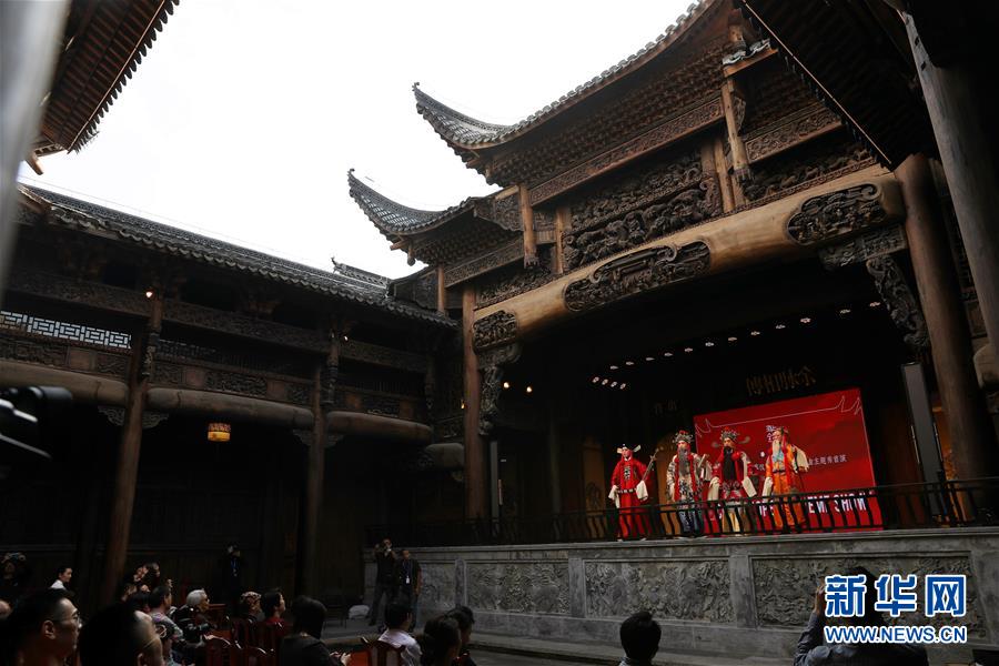 （文化）（1）上海：300年历史古戏楼开幕运营
