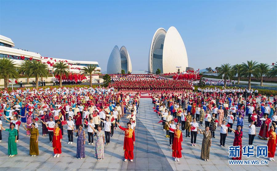（图文互动）（3）珠海万人齐唱 庆祝新中国成立70周年 