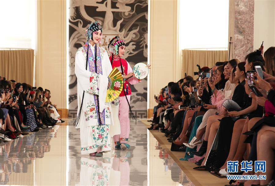 （国际）（2）中国高级时装秀亮相巴黎