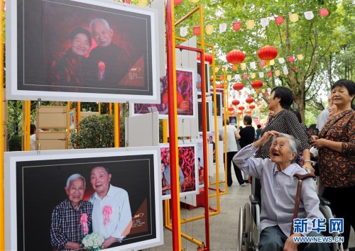 （社会）（3）上海：浓浓重阳情 融融“老来乐”