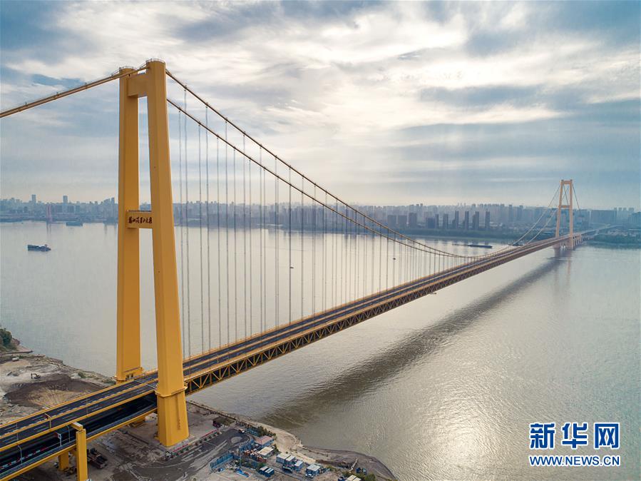 （经济）（2）长江上首座双层公路大桥通车