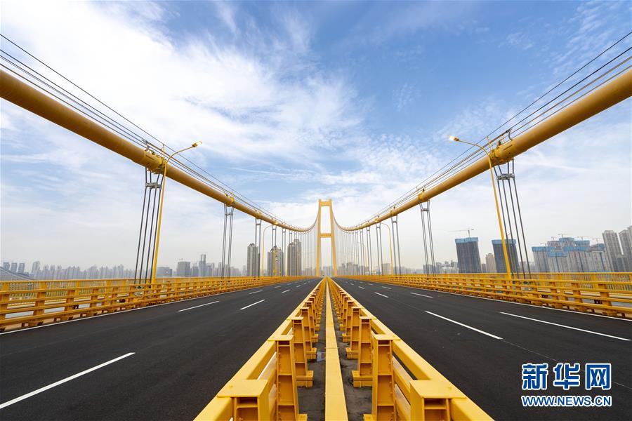 （经济）（8）长江上首座双层公路大桥通车