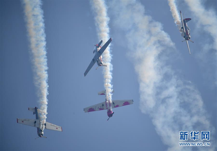 （社会）（6）2019中国国际通用航空大会上演蓝天“炫舞”