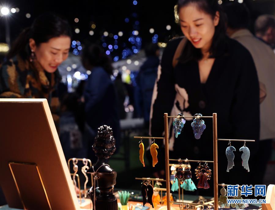 （社会）（3）上海：“安义夜巷”点灯 打造周末“夜经济”