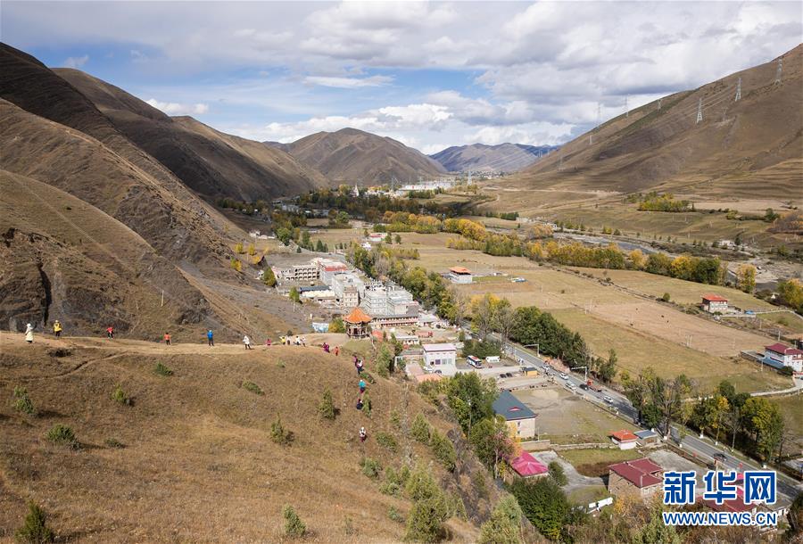 （图文互动）（1）川藏公路带动一批高原小镇日新月异