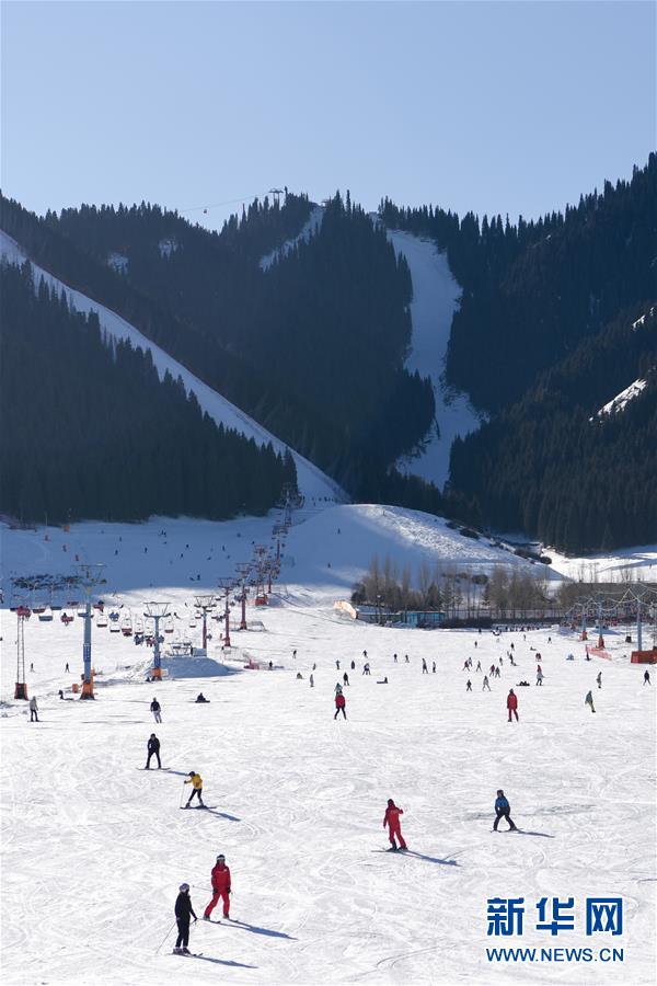 （社会）（3）新疆迎来滑雪季