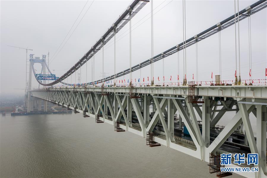 （经济）（3）我国首座公铁两用悬索桥五峰山长江大桥成功合龙