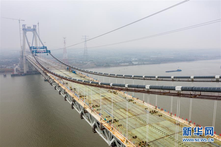 （经济）（4）我国首座公铁两用悬索桥五峰山长江大桥成功合龙