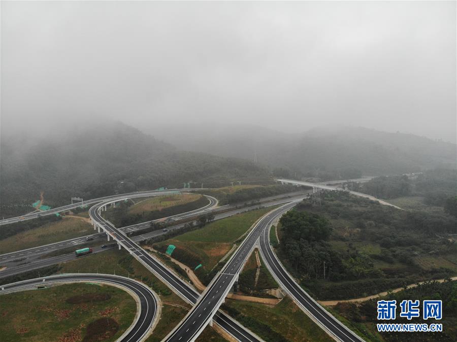 （经济）（4）海南“田”字形高速公路网全面建成