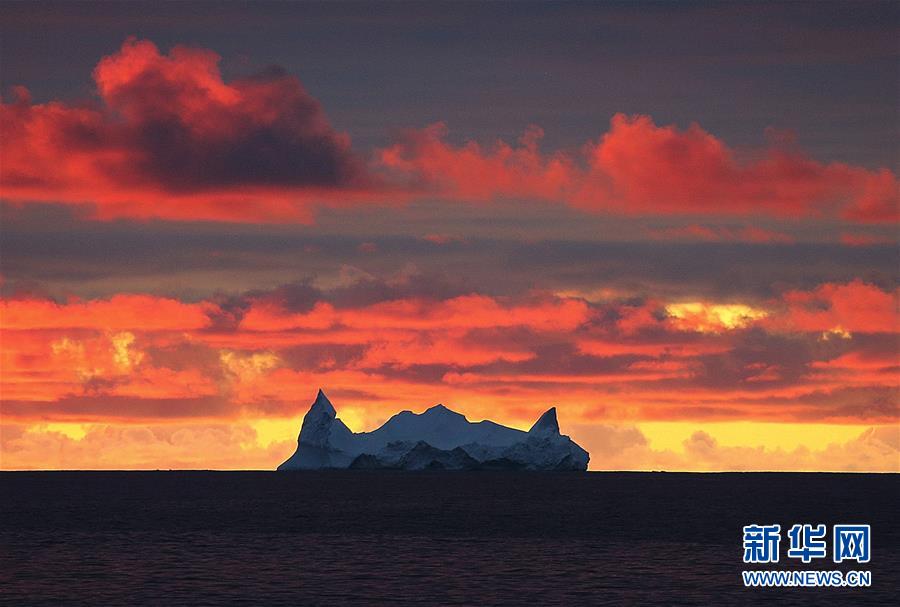 （“雪龙”探南极）（1）宇航员海的美丽冰山