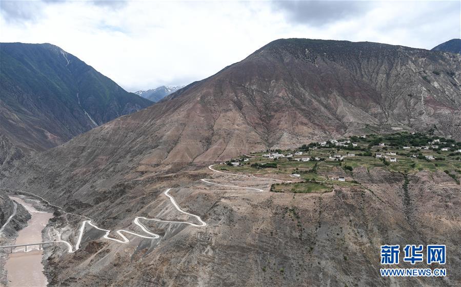 （社会）（3）西藏5年新改建农村公路4.3万公里
