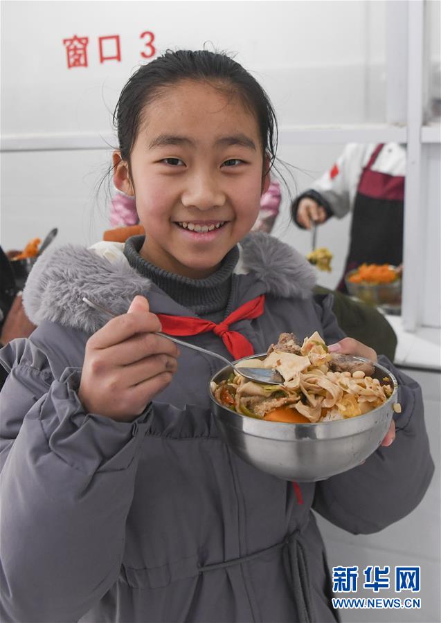 （教育）（2）重庆石柱：改善校园食堂条件 提升学生就餐质量
