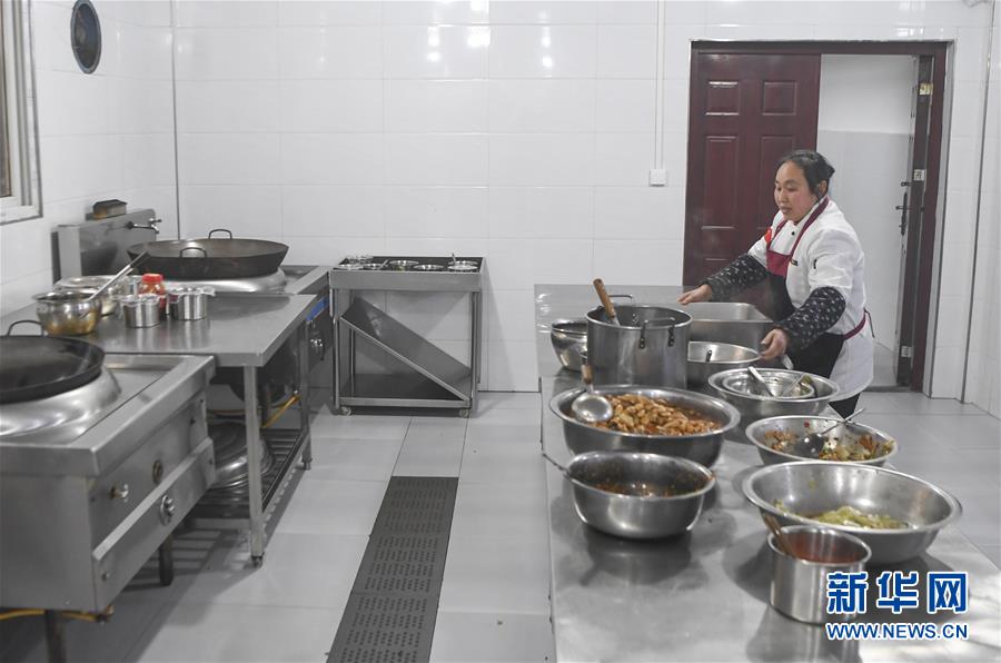 （教育）（9）重庆石柱：改善校园食堂条件 提升学生就餐质量