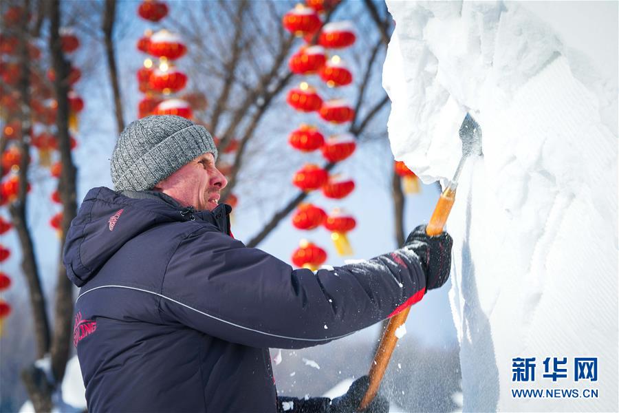 （社会）（6）第二十五届哈尔滨国际雪雕比赛开铲