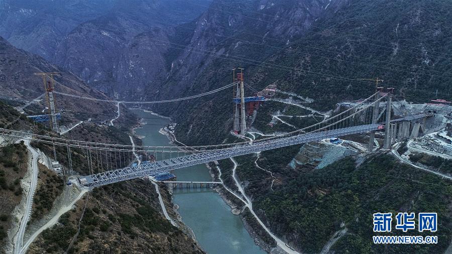 （经济）（1）云南香丽高速公路虎跳峡金沙江特大桥合龙