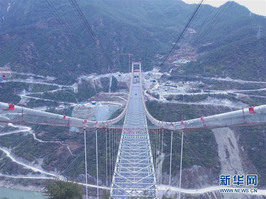 （经济）（2）云南香丽高速公路虎跳峡金沙江特大桥合龙