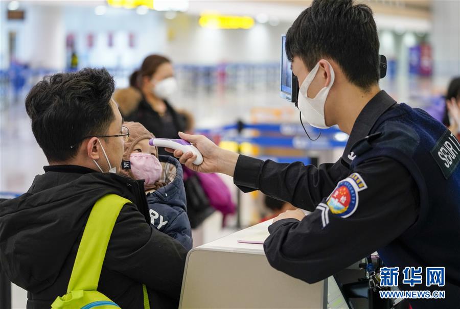 （新型肺炎疫情防控）（2）重庆机场对进出港航班旅客实行体温检测