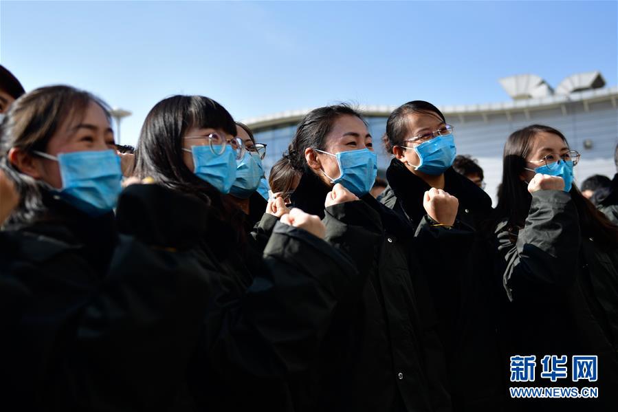 （新型冠状病毒感染的肺炎疫情防控）（4）青海省首批135名医务人员驰援湖北