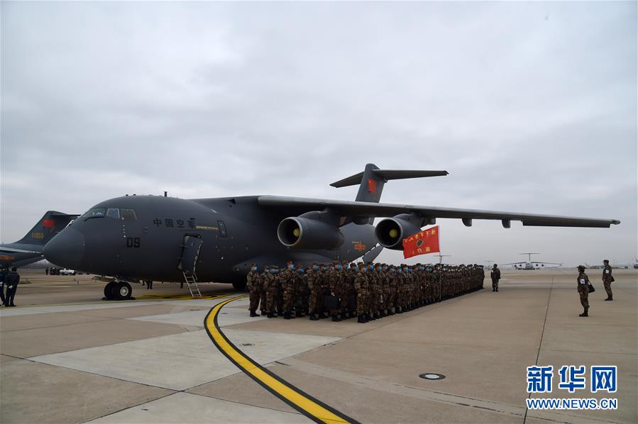 （聚焦疫情防控·图文互动）（1）空军出动3型11架运输机多地同步向武汉空运医疗队员