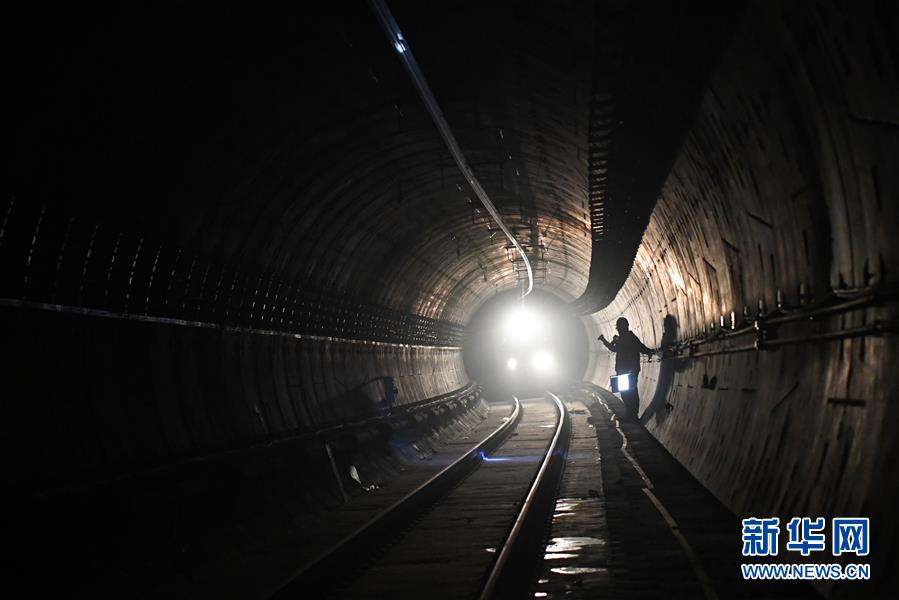 （经济）（5）郑州地铁4号线加紧建设