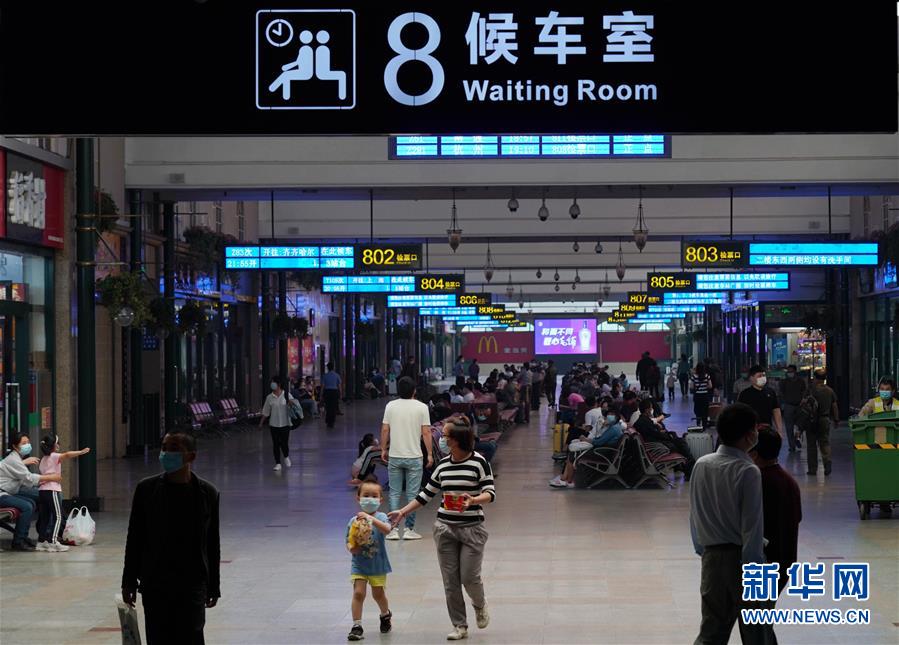 （社会）（2）假期首日北京铁路局发送旅客51.52万人