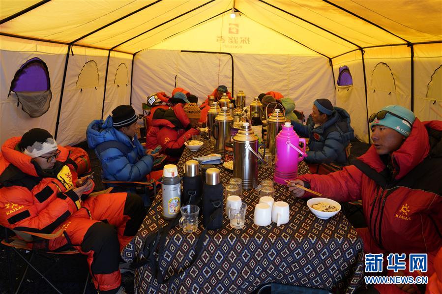 （2020珠峰高程测量·图文互动）（2）2020珠峰高程测量登山队抵达海拔6500米的前进营地