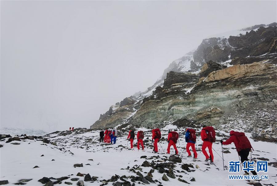 （2020珠峰高程测量·图文互动）（5）2020珠峰高程测量登山队抵达海拔6500米的前进营地