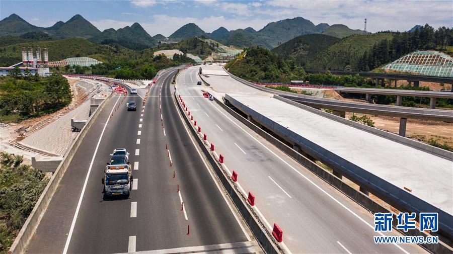 （社会）（2）贵州省首个“四改八”高速公路项目将于年底建成通车