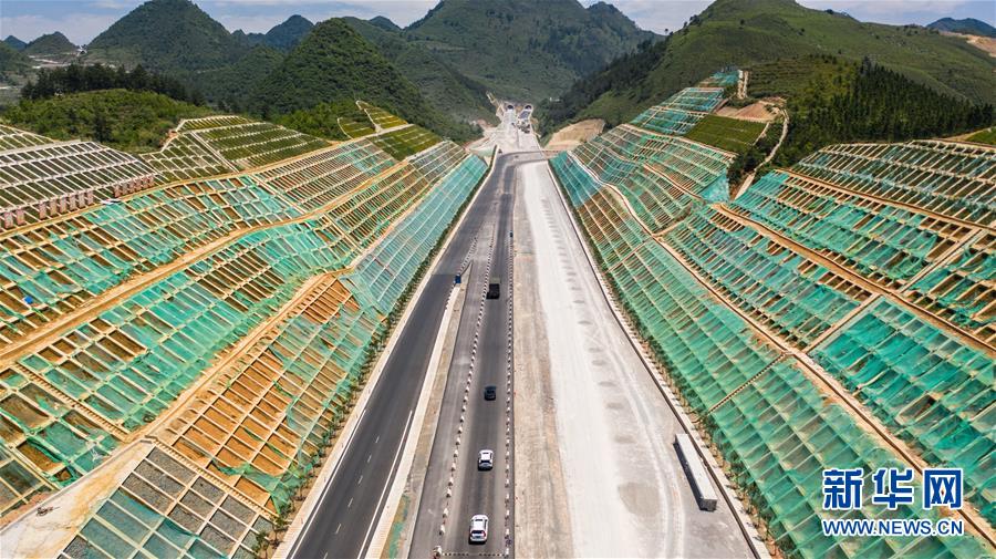 （社会）（3）贵州省首个“四改八”高速公路项目将于年底建成通车