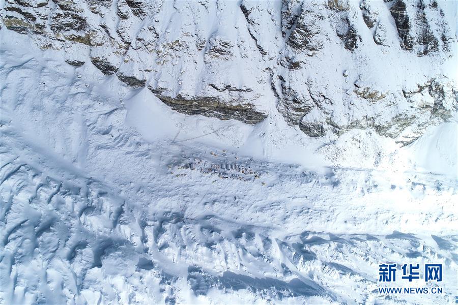 （2020珠峰高程测量）（1）冰雪世界的前进营地