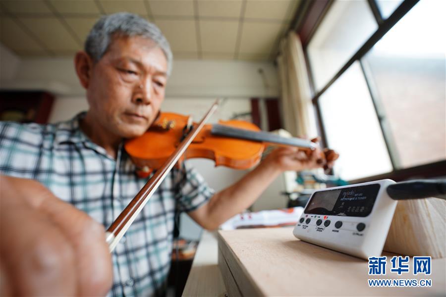（图片故事）（7）为梦想而执着——河北六旬农民36年巧手制作小提琴