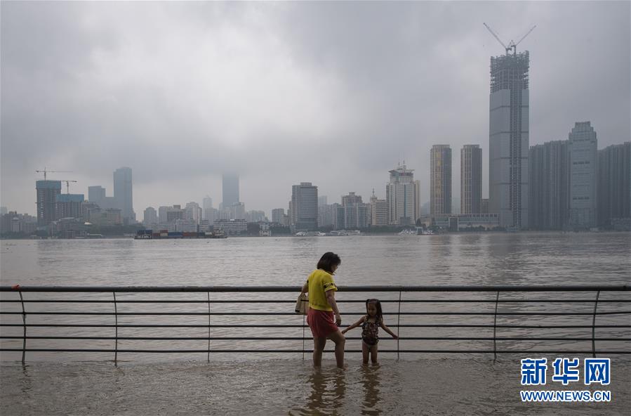 （防汛抗洪）（1）长江中下游干流控制站陆续突破警戒水位