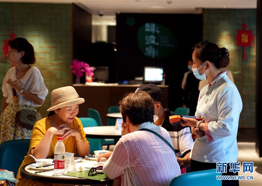 （社会）（5）上海：老字号餐馆出新招 遏制“舌尖上的浪费”