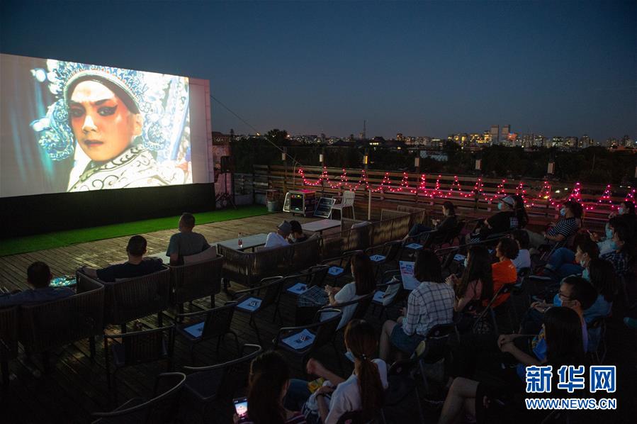 （文化）（2）第十届北京国际电影节举行露天放映活动