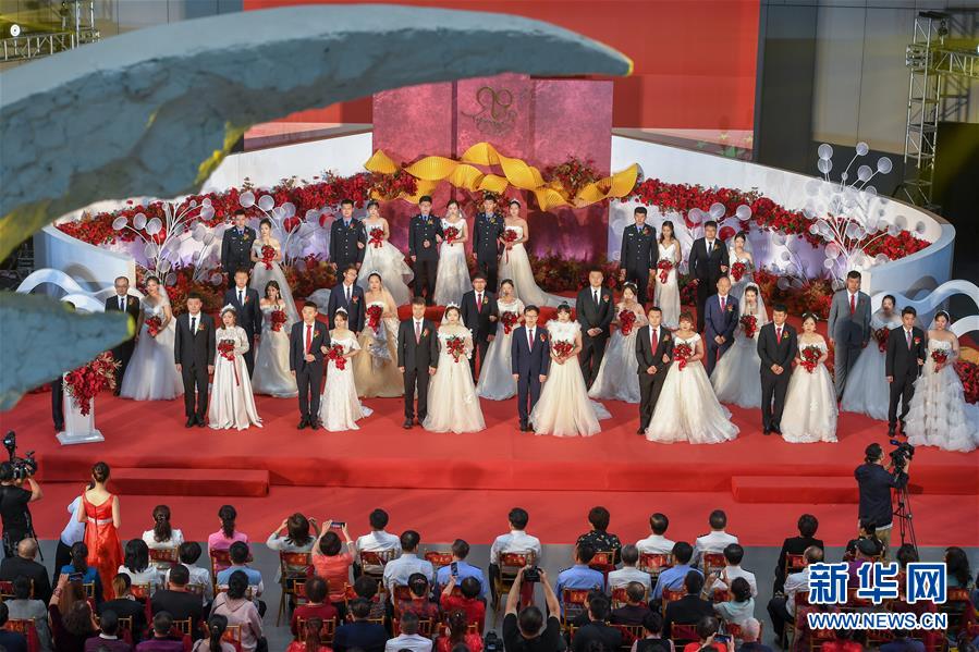 （社会）（1）长春市为抗疫一线工作者举行集体婚礼