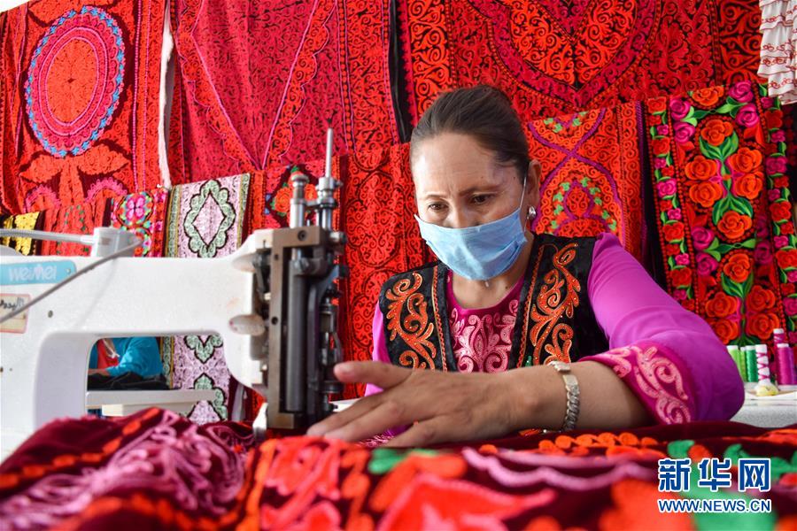 （社会）（3）新疆阿克陶：手工刺绣助脱贫